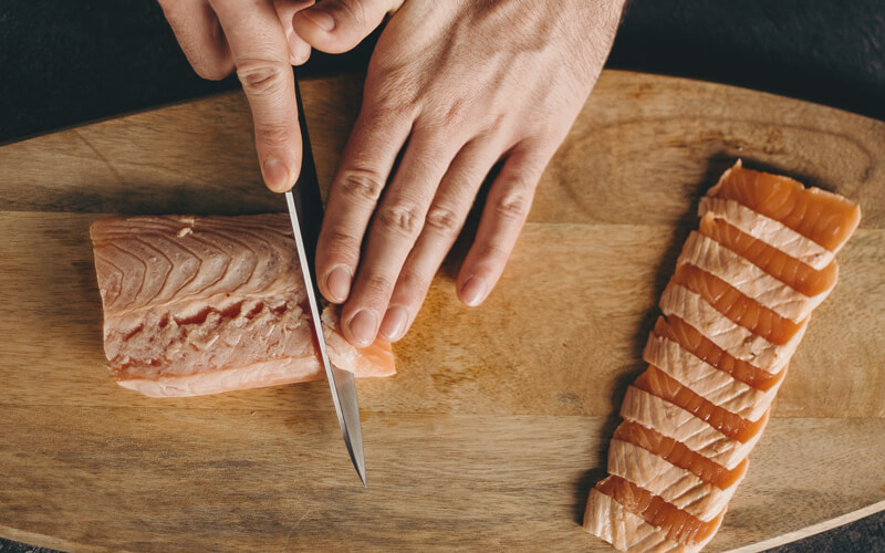 tokyokan veitsi lohen leikkaus sushi